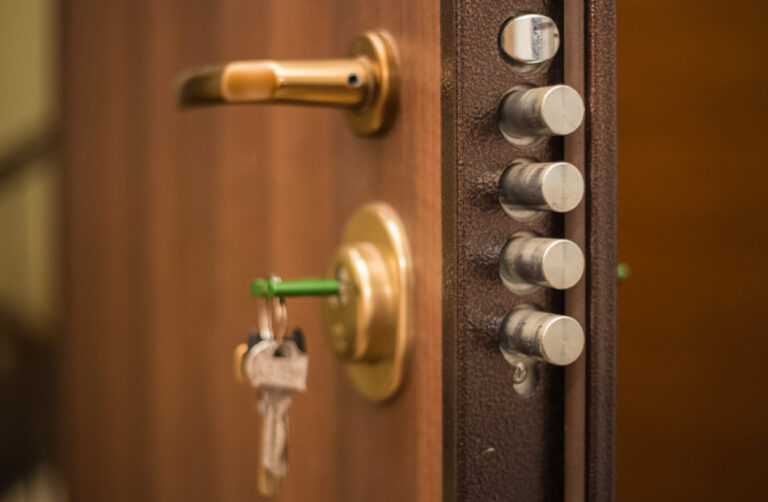 ¿Cómo elegir una puerta blindada?