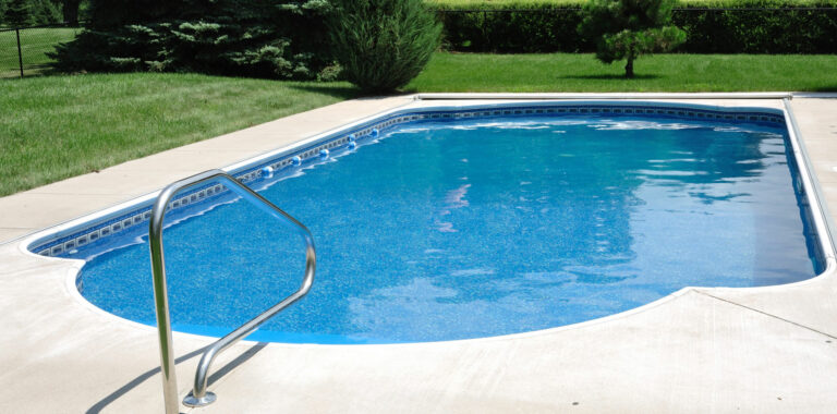 Piscinas de fibra: La solución práctica y estética para disfrutar del agua en casa